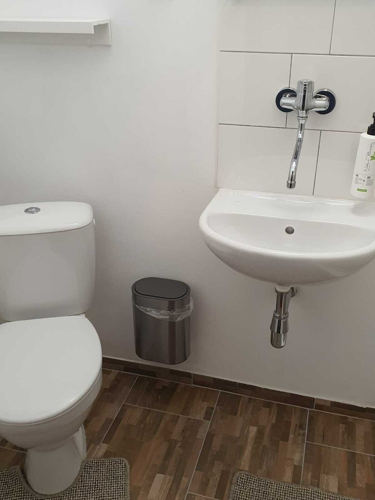 Pokoj 3 – Čtyřlůžkový se sociálním zařízením na pokoji